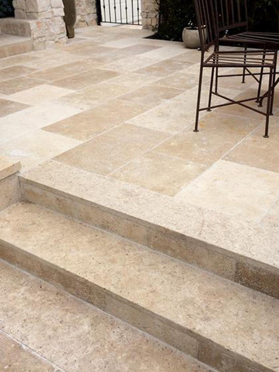 Pierre de Bourgogne Lanvignes en bandes longueurs libres, largeur 40cm, finition avec arêtes légèrement ébréchées