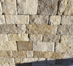 Parement pierre Romane éclaté simple, arêtes éclatées, face arrière sciée en pierre naturelle du Périgord Dordogne