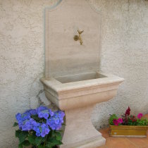 Fontaine en pierre de France