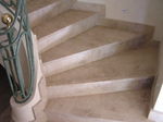 Escalier balancé en pierre naturelle