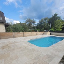 Travertin, pierre naturelle pour dallage extérieur autour de la piscine et en terrasse extérieure, Vaucluse Lubéron Cavaillon 84