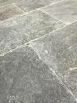 Pierre naturelle BLEUE Blue Stone du Vietnam teinte grise sol et mur