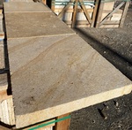 Pierre naturelle de France Mauvy terrasse et margelle de piscine beige vieilli et patiné à la main