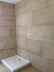 Taille de pierre par tailleur de pierre confirmé, revêtement vertical parement de douche