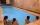 Carrelage en pierre naturelle autour d’une piscine intérieure