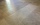 Carrelage travertin beige posé au sol dans une salle de bain