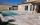 Maison contemporaine avec piscine et plage dallée clair
