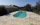 Terrasse et plage de piscine en pierre claire, design harmonieux