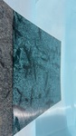 Pierre volcanique de Java submergée aux nuances turquoise changeantes