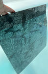 Sukabumi Green Stone présentant ses variations colorées du gris anthracite au vert jade