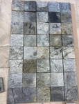 Quartzite tropical surface naturelle clivée 15x15cm pour projets bastiais patrimoniaux