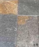 Carrelage immergé en pierre naturelle pour piscine stéphanoise