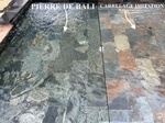 Pierre de Bali capturée à l’ombre, reflets jade profonds