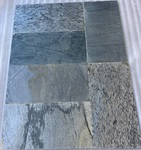 Parement en roche métamorphique, texture clivée préservée