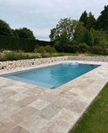 Travertin en pierre naturelle pour extérieur, terrasse, margelle piscine 