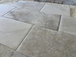 Roche d'Or Pierres naturelles Mauvy vieilli main pour dallage intérieur et extérieur en bandes longueurs libres