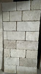 Parement mural à coller en pierre naturelle du Périgord avec face arrière sciée