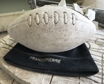 Ballon de Rugby en pierre provenant de Bourgogne-Franche-Comté