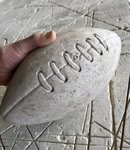 Ballon de Rugby en pierre provenant de Bourgogne-Franche-Comté