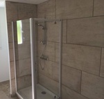 Parement mural douche et salle de bain en pierre de Dordogne 