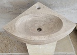 VASQUE ANGLE EN TRAVERTIN