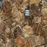 Parement pierre naturelle Or Rustique. Parement mural extérieur et intérieur à coller en pierre naturelle appareillage pierre sèche avec des tonalité et rendus typique de Méditerranée, Corse, Sardai PIERRE DOREE OR RUSTIQUE MUR PIERRE SECHE MOUANS-SARTOUX