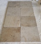 Dalle 40x40 Montagnac Doré brossé arêtes ébréchées