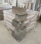 CHAINE D'ANGLE ÉVIDÉE PAREMENT PIERRE DE MONTAGNAC GRIS FACES ECLATEES