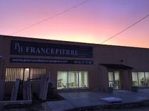 Atelier taille de pierre et showroom, un matin...