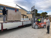 Déchargement tranche en pierre de France