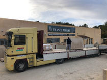 Déchargement tranche en pierres de France