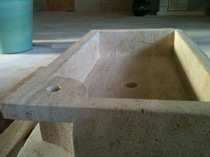 Evier massif en pierre naturelle et vieilli à la main